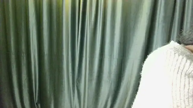 Snapshot of Layla_Muur chatting on May 2026 05:09:01 PM Layla Muur online show from May 2026 05:09:01 PM