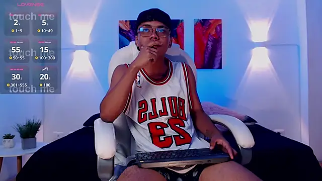 thiagosterling online show from April 2026 11:27:02 PM