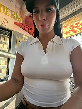 Snapshot of MonserratJons01 chatting on June 2026 04:09:01 PM MonserratJons01 online show from June 2026 04:09:01 PM