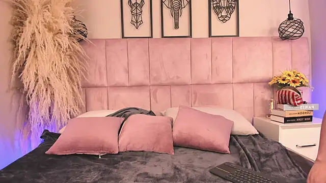 Honney Taylor online show from April 2026 08:20:02 PM