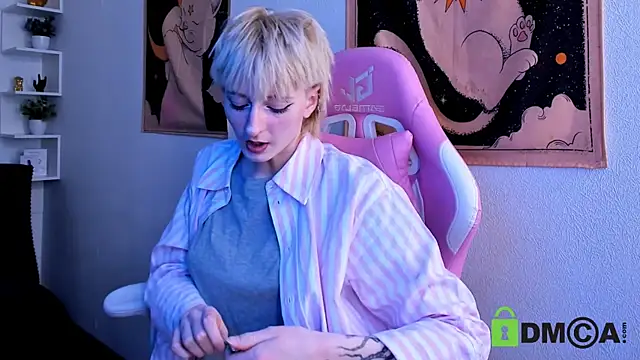 Snapshot of Kira__Cutie chatting on March 2026 08:35:02 PM Kira Cutie online show from March 2026 08:35:02 PM