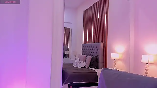 Snapshot of LiaSalvatore chatting on April 2026 01:37:02 PM LiaSalvatore online show from April 2026 01:37:02 PM