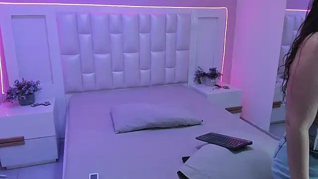 Snapshot of KylieLumi chatting on April 2026 11:55:01 AM KylieLumi online show from April 2026 11:55:01 AM