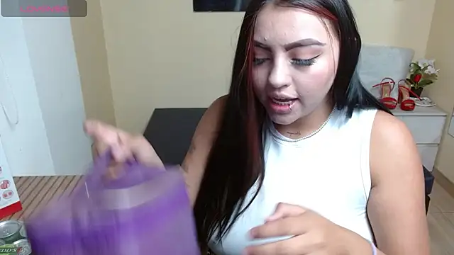 Snapshot of Miley_Clarck chatting on April 2026 02:04:02 PM Miley Clarck online show from April 2026 02:04:02 PM