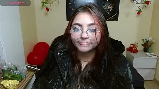 Snapshot of Miley_Clarck chatting on April 2026 12:33:01 PM Miley Clarck online show from April 2026 12:33:01 PM