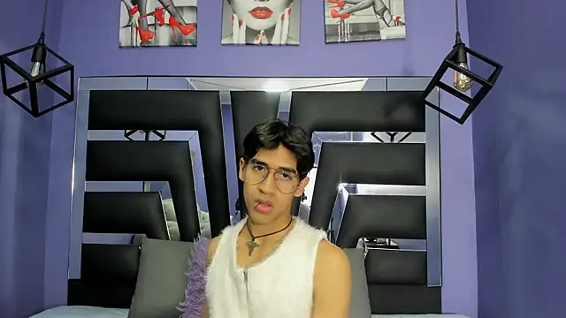  ArchieBlu  online show from April 2026 03:37:02 AM