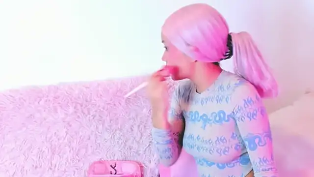 estrellaO O online show from April 2026 11:59:02 PM