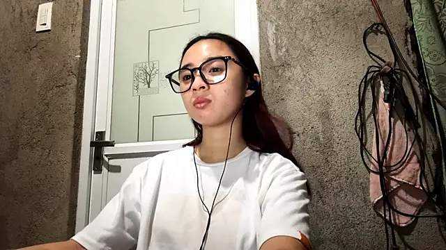 LenoraLacassagne online show from April 2026 03:01:02 PM