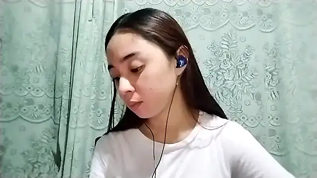 LenoraLacassagne online show from April 2026 03:28:02 PM