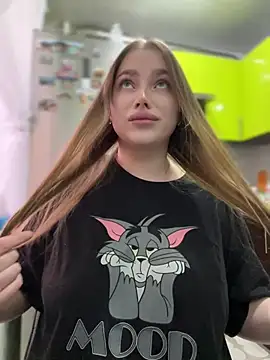 Snapshot of milana_millka chatting on April 2026 11:37:01 AM milana millka online show from April 2026 11:37:01 AM