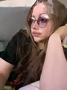 Snapshot of milana_millka chatting on April 2026 11:28:01 AM milana millka online show from April 2026 11:28:01 AM