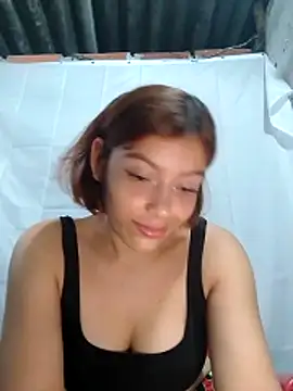 ESTRELLA-HOT- online show from April 2026 12:32:02 PM