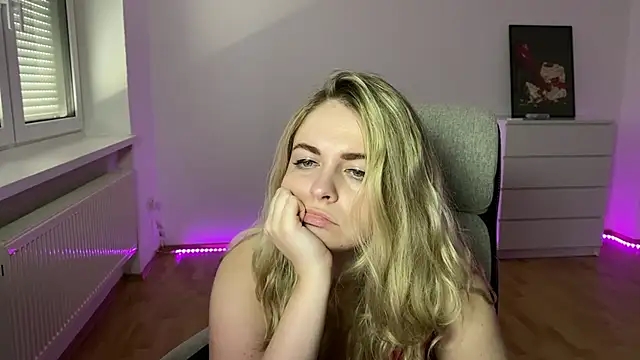 EvaKraz online show from April 2026 10:43:01 AM