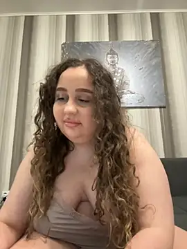 CurlyMaddie online show from April 2026 05:57:01 PM