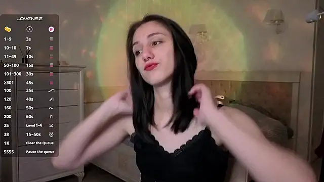 Snapshot of MilaVey chatting on May 2026 07:04:01 PM MilaVey online show from May 2026 07:04:01 PM