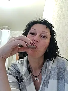 Snapshot of HelgaDennis chatting on April 2026 03:33:02 AM HelgaDennis online show from April 2026 03:33:02 AM