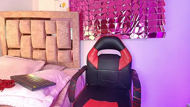 Dannie   online show from April 2026 03:52:01 PM