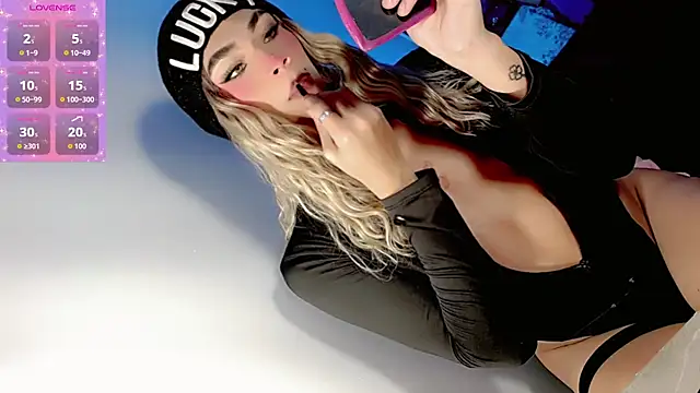 khloe Gils online show from April 2026 11:21:02 PM