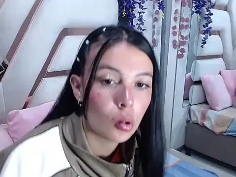 Salome Saen  online show from April 2026 01:00:02 PM