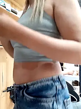 Snapshot of alanna6950 chatting on April 2026 05:28:01 PM alanna6950 online show from April 2026 05:28:01 PM