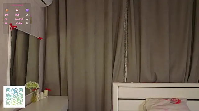 Snapshot of DaynaMacha chatting on April 2026 06:12:02 PM DaynaMacha online show from April 2026 06:12:02 PM