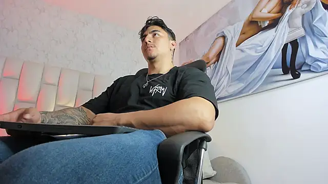 Snapshot of Zane_cruz chatting on April 2026 11:44:02 AM Zane cruz online show from April 2026 11:44:02 AM