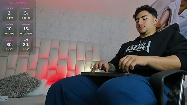 Snapshot of Zane_cruz chatting on April 2026 12:43:01 PM Zane cruz online show from April 2026 12:43:01 PM