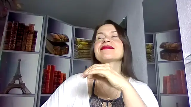 Snapshot of Selena_Moo chatting on April 2026 07:28:01 AM Selena Moo online show from April 2026 07:28:01 AM