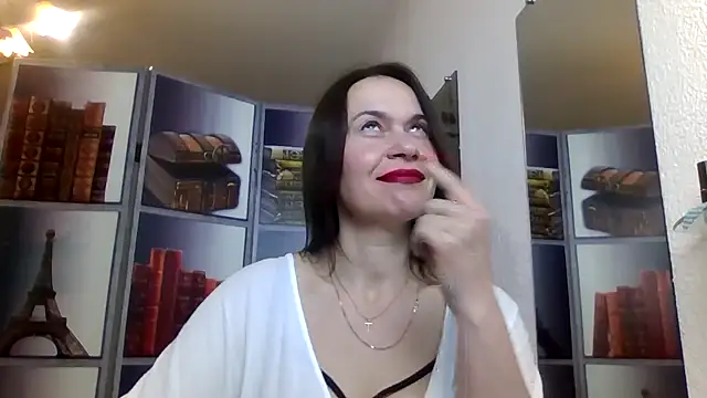 Snapshot of Selena_Moo chatting on April 2026 08:12:01 AM Selena Moo online show from April 2026 08:12:01 AM