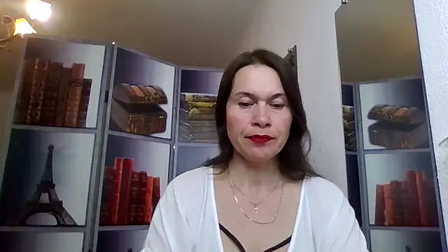 Snapshot of Selena_Moo chatting on April 2026 07:31:02 PM Selena Moo online show from April 2026 07:31:02 PM