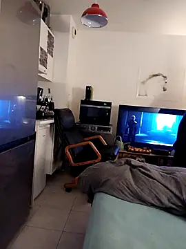 Snapshot of TOPHE0 chatting on March 2026 10:22:01 PM TOPHE0 online show from March 2026 10:22:01 PM