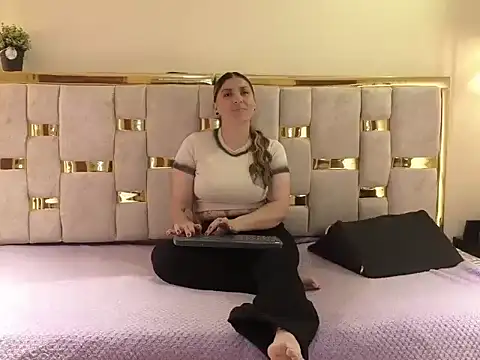 Snapshot of HELLEN_MARK chatting on March 2026 11:38:01 AM HELLEN MARK online show from March 2026 11:38:01 AM