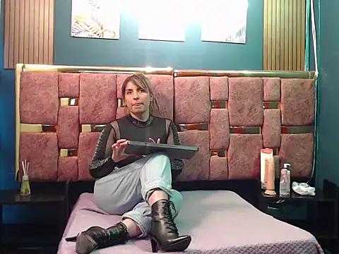 Snapshot of HELLEN_MARK chatting on April 2026 11:30:02 AM HELLEN MARK online show from April 2026 11:30:02 AM