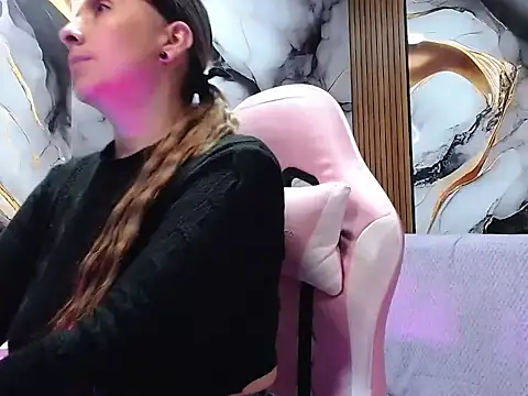 Snapshot of HELLEN_MARK chatting on April 2026 11:33:02 AM HELLEN MARK online show from April 2026 11:33:02 AM