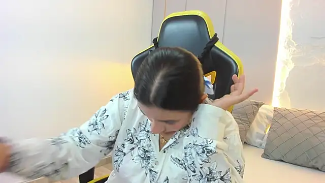 kira relish online show from April 2026 11:33:02 AM