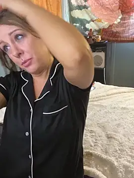 Snapshot of adirajade chatting on April 2026 07:43:01 PM adirajade online show from April 2026 07:43:01 PM