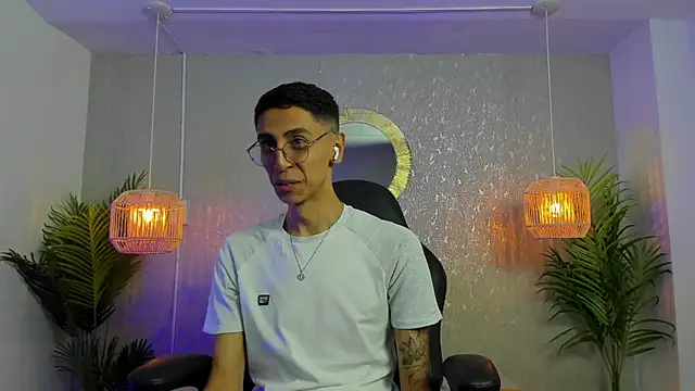 Snapshot of Gio_carangi chatting on April 2026 02:51:02 AM Gio carangi online show from April 2026 02:51:02 AM