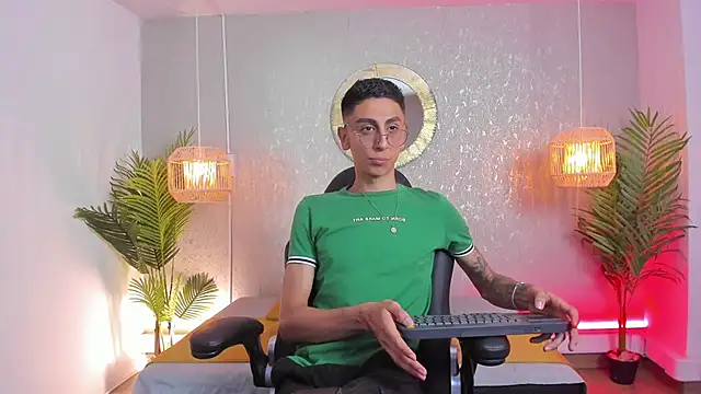 Snapshot of Gio_carangi chatting on May 2026 02:06:01 AM Gio carangi online show from May 2026 02:06:01 AM