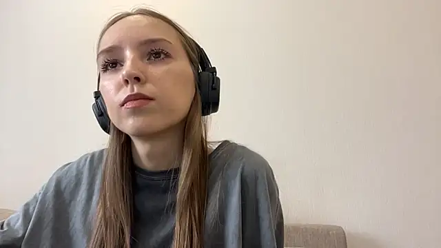 Snapshot of TanjaBrounson chatting on March 2026 03:21:02 AM TanjaBrounson online show from March 2026 03:21:02 AM