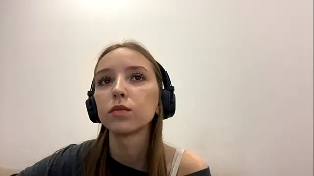 Snapshot of TanjaBrounson chatting on March 2026 03:28:01 PM TanjaBrounson online show from March 2026 03:28:01 PM