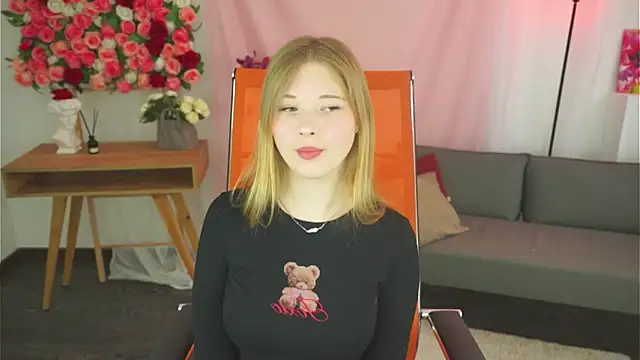 LunasFrost online show from April 2026 10:20:02 AM