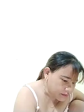 Snapshot of Moubie1 chatting on April 2026 01:33:01 AM Moubie1 online show from April 2026 01:33:01 AM