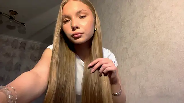 CarolineNine online show from April 2026 02:37:01 PM