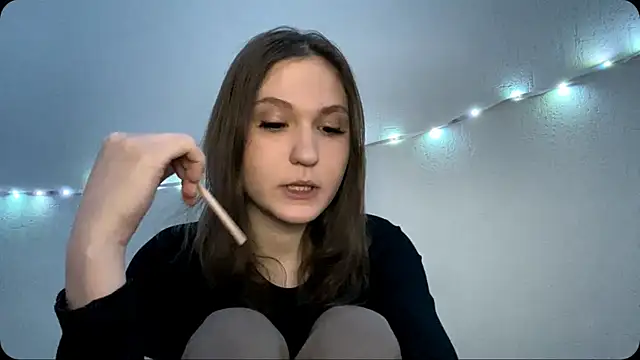 Juliajuicecam online show from April 2026 05:37:01 PM