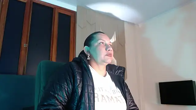 Snapshot of mia_coral1 chatting on April 2026 01:50:02 AM mia coral1 online show from April 2026 01:50:02 AM