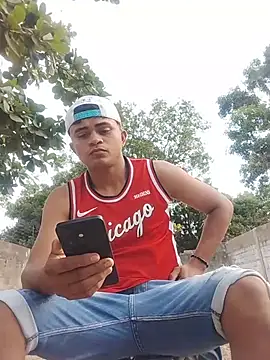 HOTRAINYGOLDEN online show from March 2026 12:00:02 PM