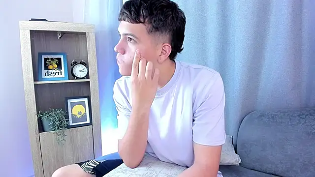 dennis hills online show from April 2026 12:13:01 PM