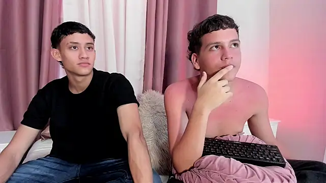 dennis hills online show from April 2026 09:04:01 PM