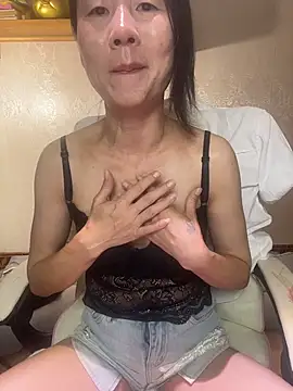 lilysister66 online show from April 2026 03:24:02 PM