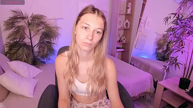 LauraPurr online show from June 2026 08:12:02 AM
